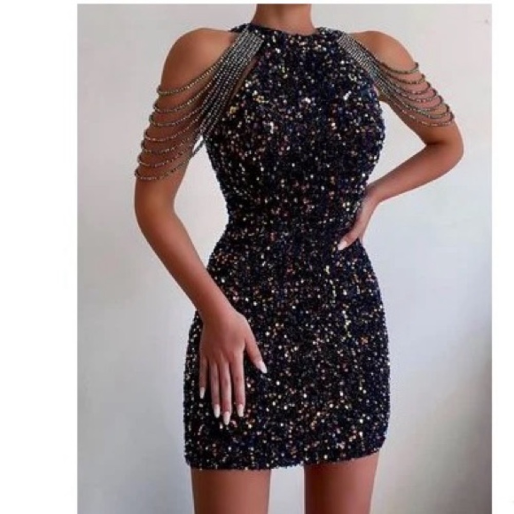 Sequins body and beaded sleeve details party dress.